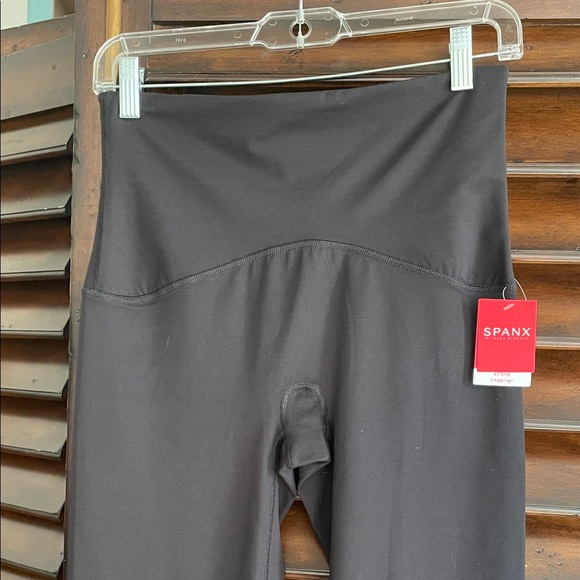 NWT $110 SPANX Black Leggings with Silver Star Accents Large - Picture 6 of 8